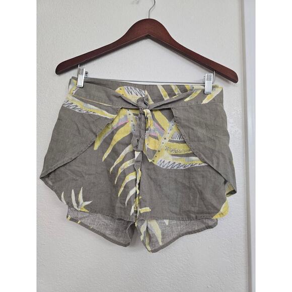 Patagonia Pants - Patagonia Women's Shorts Green Garden Island Palms Tie Front Hemp Tencel size S